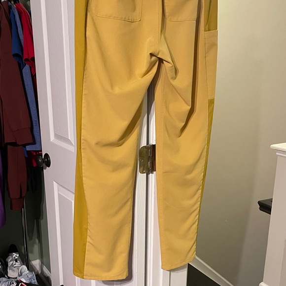 FIGS Light Gold Remix Scrub Trouser Medium EUC - Picture 5 of 7